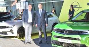 Nassim Benguergoura, patron Opel Algérie, avec Florian Huettl, CEO Opel/Vauxhall